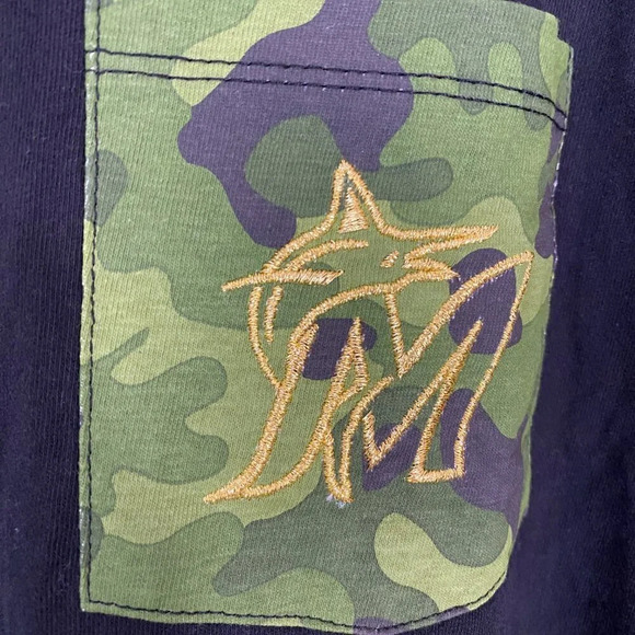 NWT Mens New Era MLB Miami Marlins Camo Pocket Black T-Shirt w Gold Logo Size XL - Picture 10 of 16
